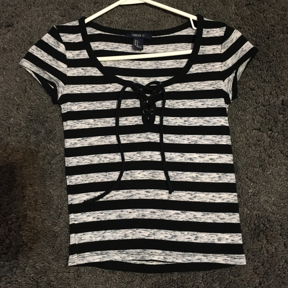 Black + grey cropped lace up top.